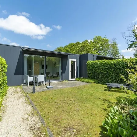 With Spacious Garden Holiday home *