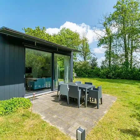 Modern Coastal Escape Ferienhaus