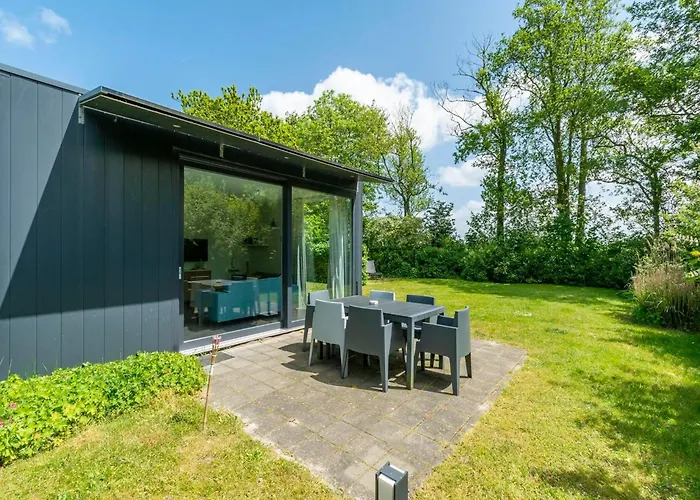 Modern Coastal Escape Feriehus