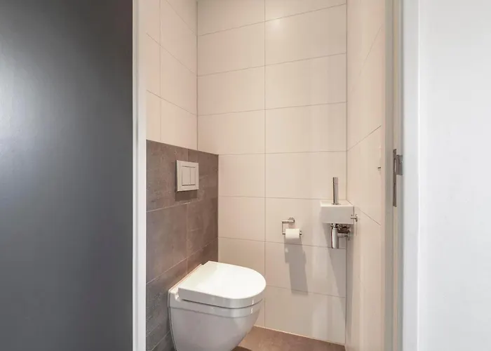 Modern Coastal Escape Feriehus