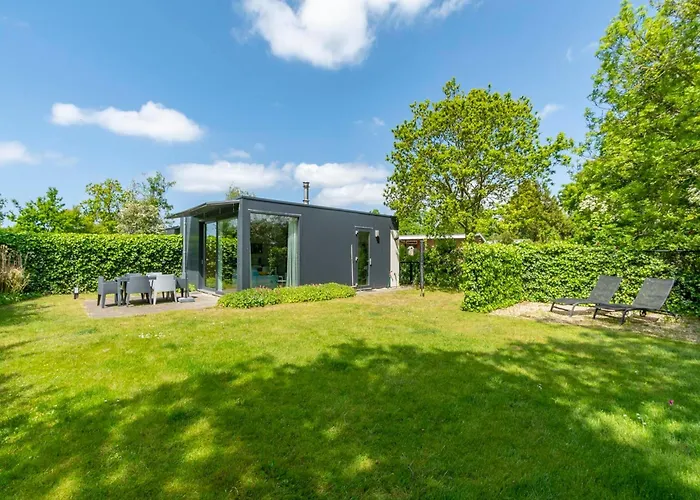 Modern Coastal Escape Feriehus *