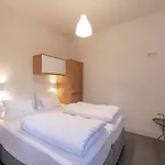 Modern Coastal Escape Nyaraló