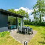 Modern Coastal Escape Nyaraló
