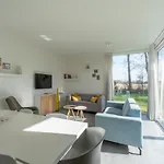 Modern Coastal Escape Nyaraló *