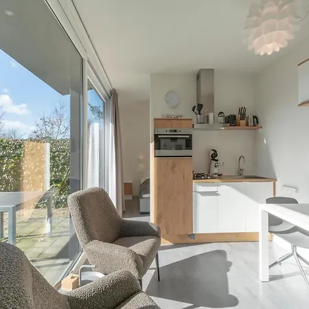 Modern Coastal Escape Nyaraló